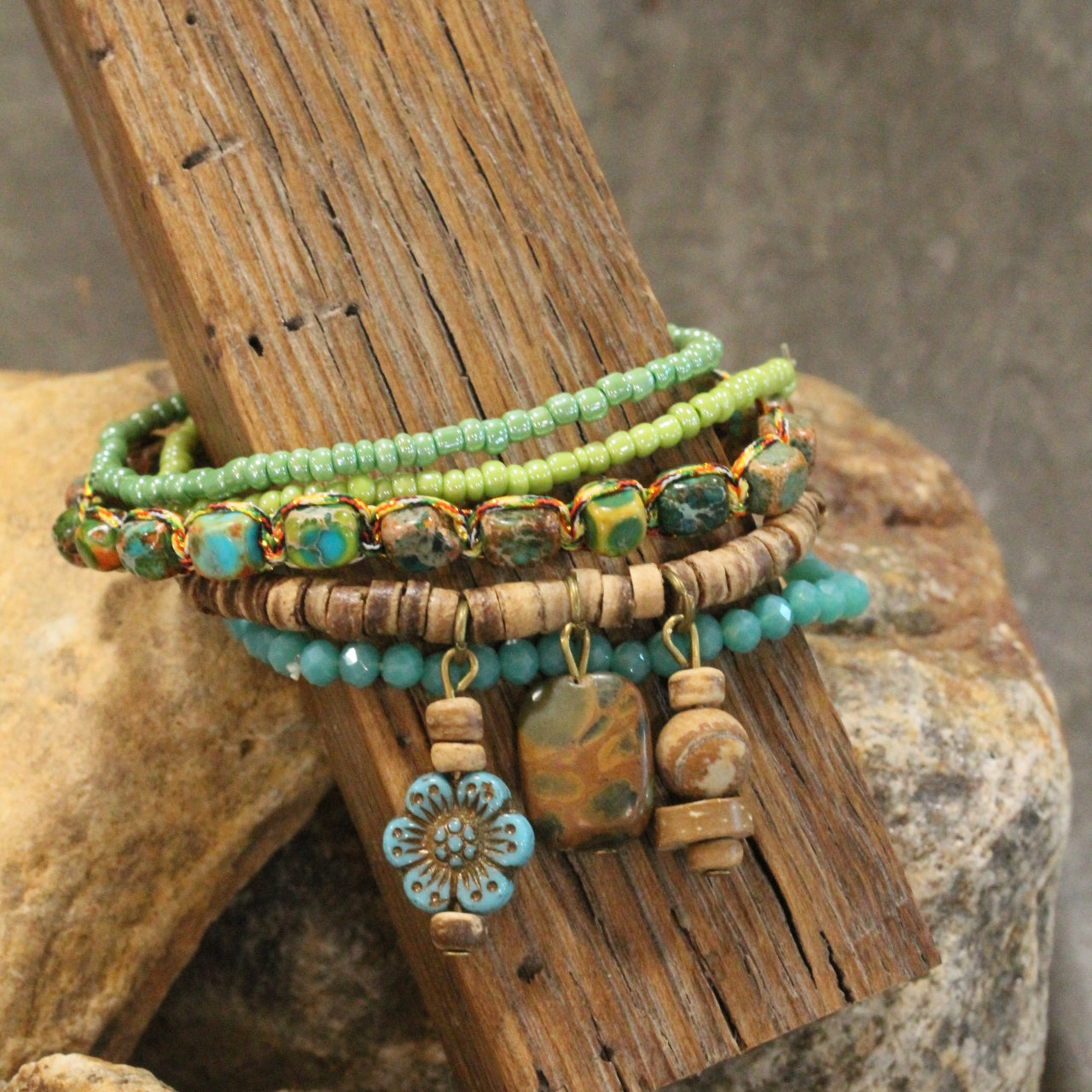 Rich In Jade Stone & Glass Flower Bracelet Set
