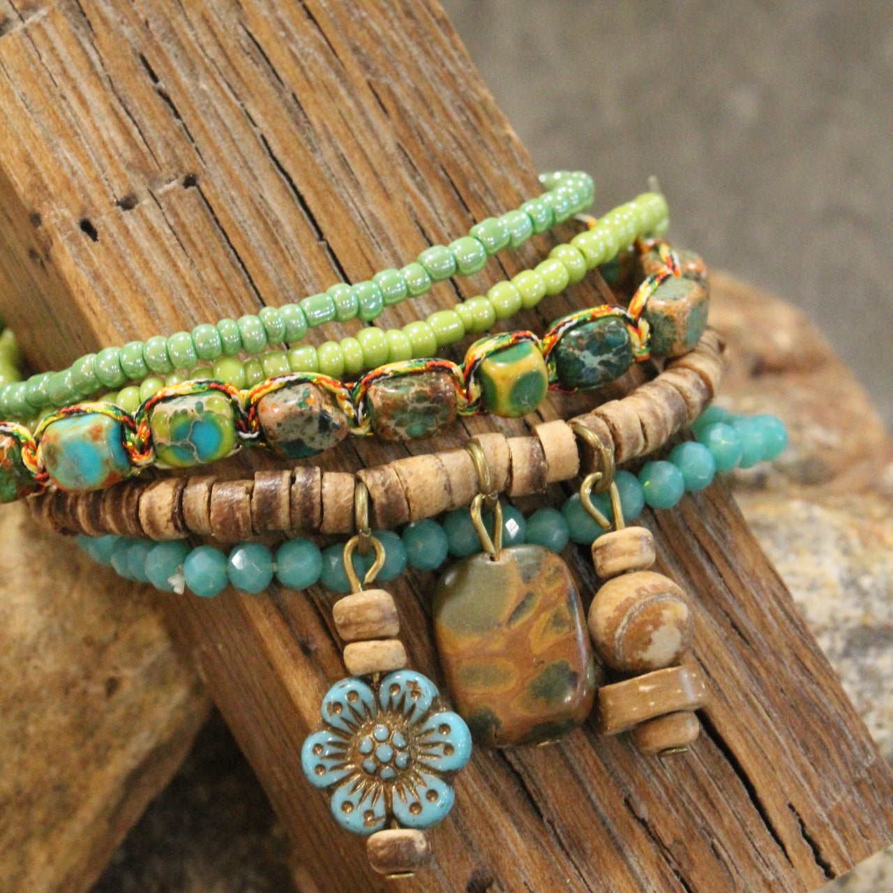 Rich In Jade Stone & Glass Flower Bracelet Set