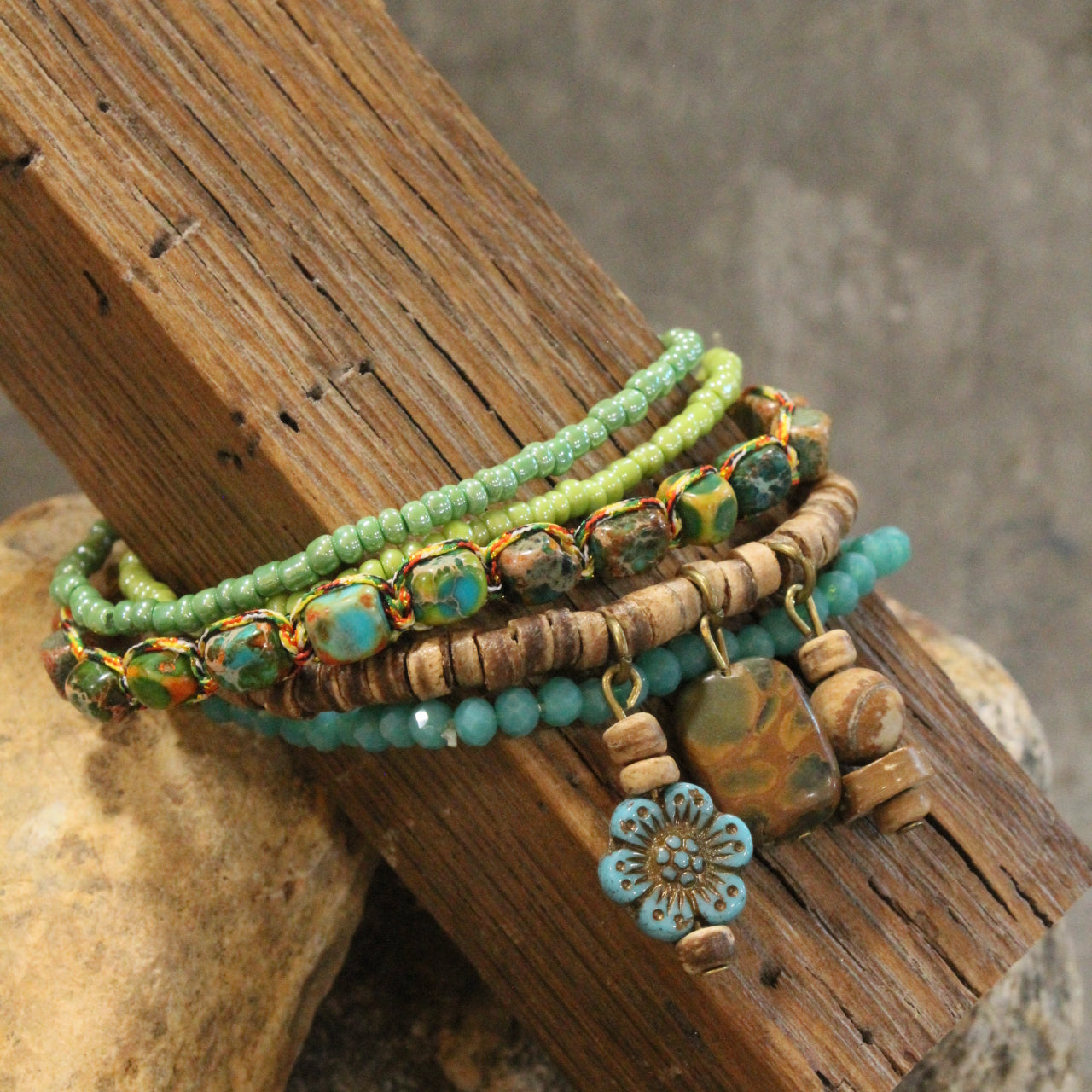 Rich In Jade Stone & Glass Flower Bracelet Set