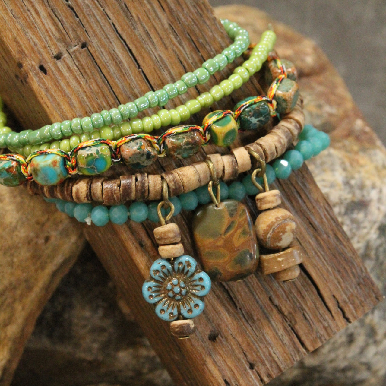 Rich In Jade Stone & Glass Flower Bracelet Set