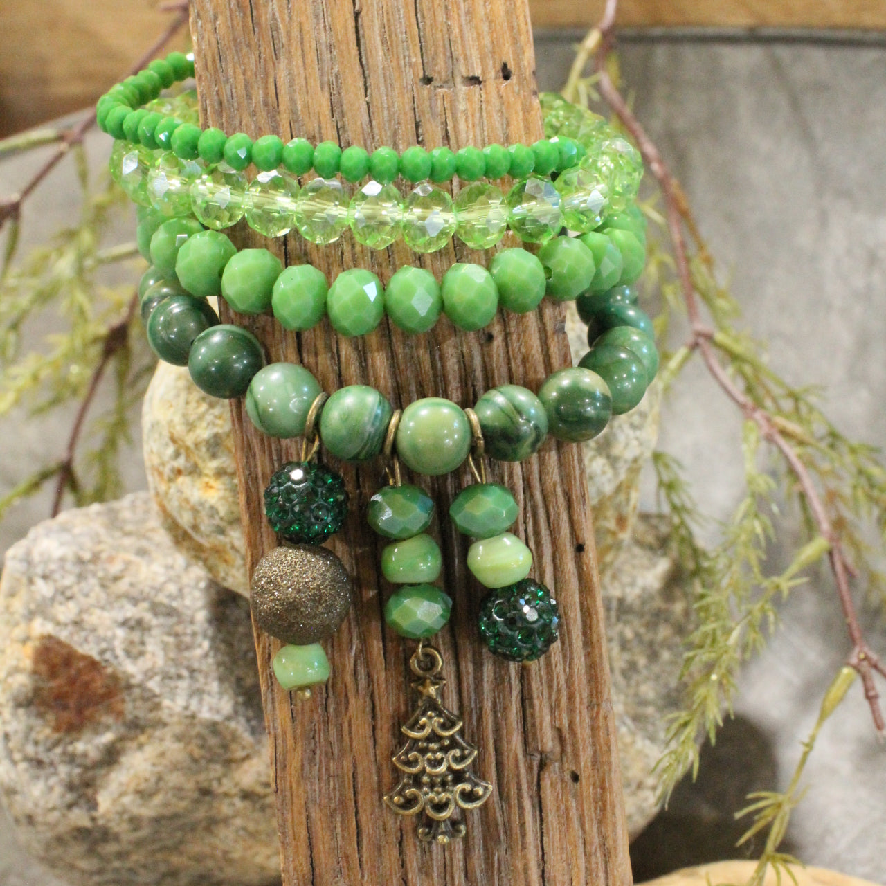 Lighting Up The Christmas Tree Green Bracelet Set