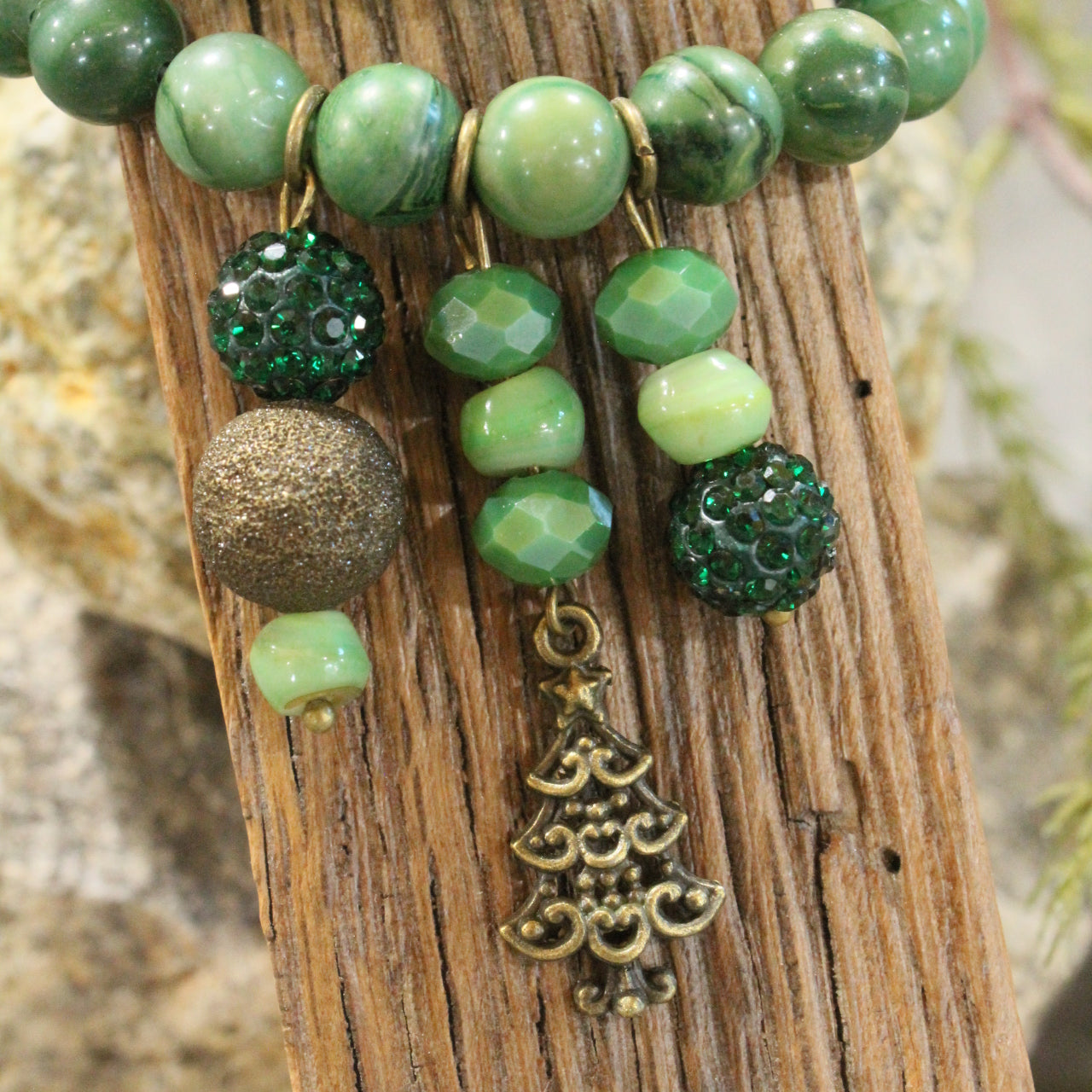 Lighting Up The Christmas Tree Green Bracelet Set