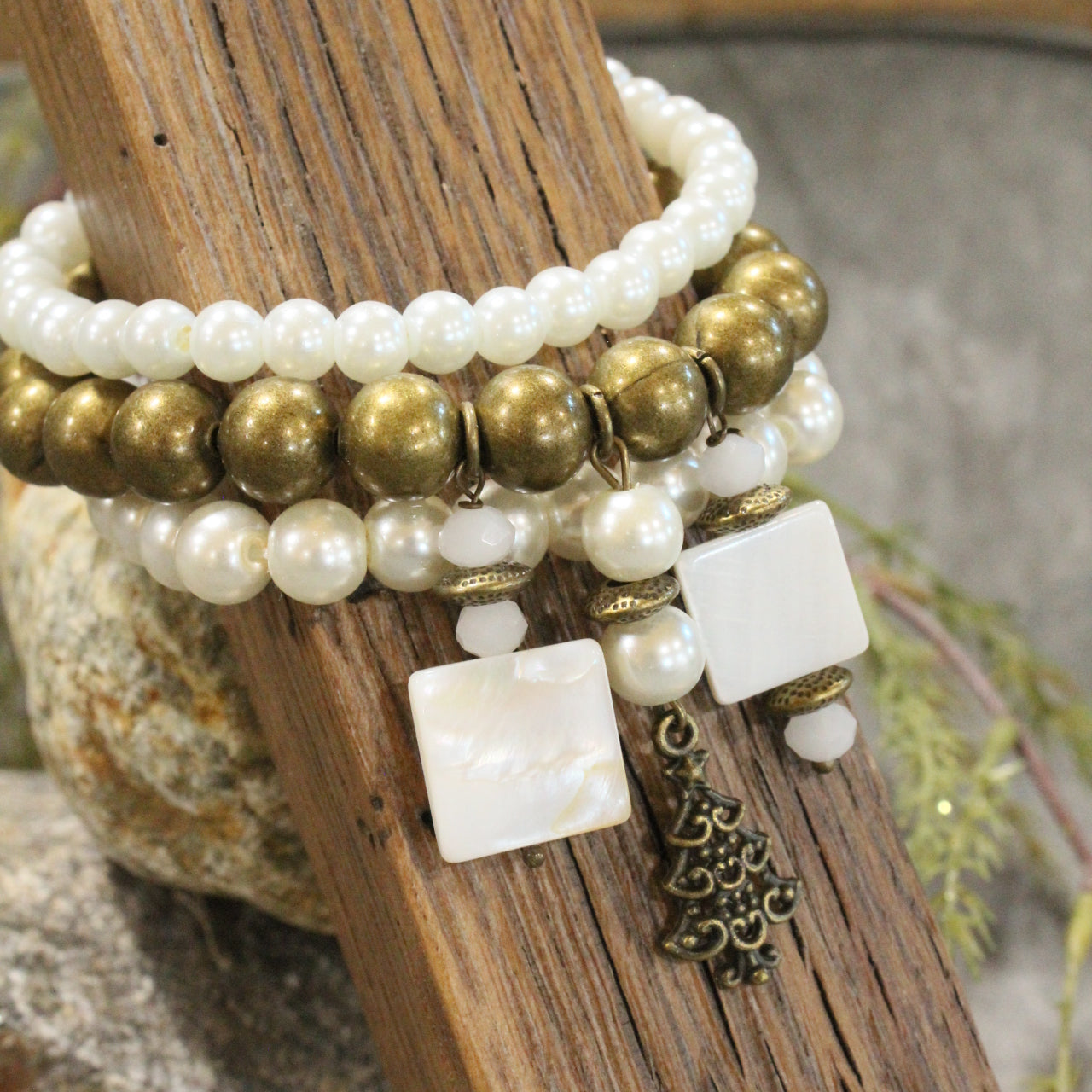 Lighting Up The Christmas Tree Pearl Bracelet Set