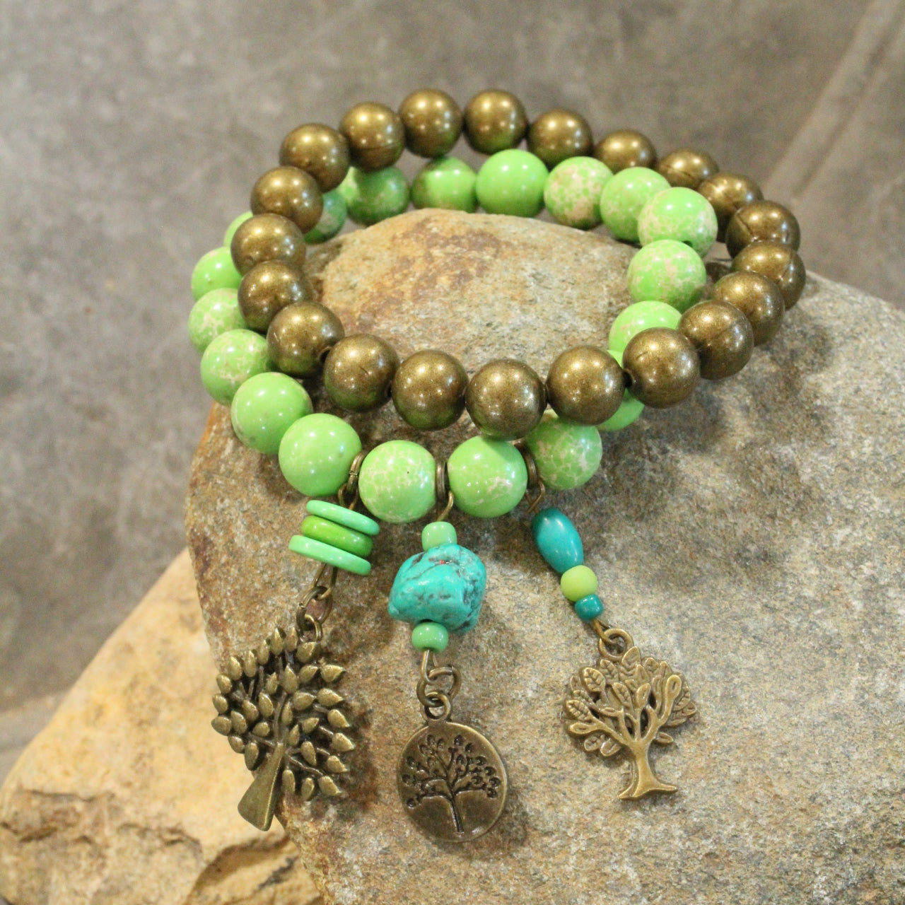 Picking Apples In Summertime Stretch Bracelet Set