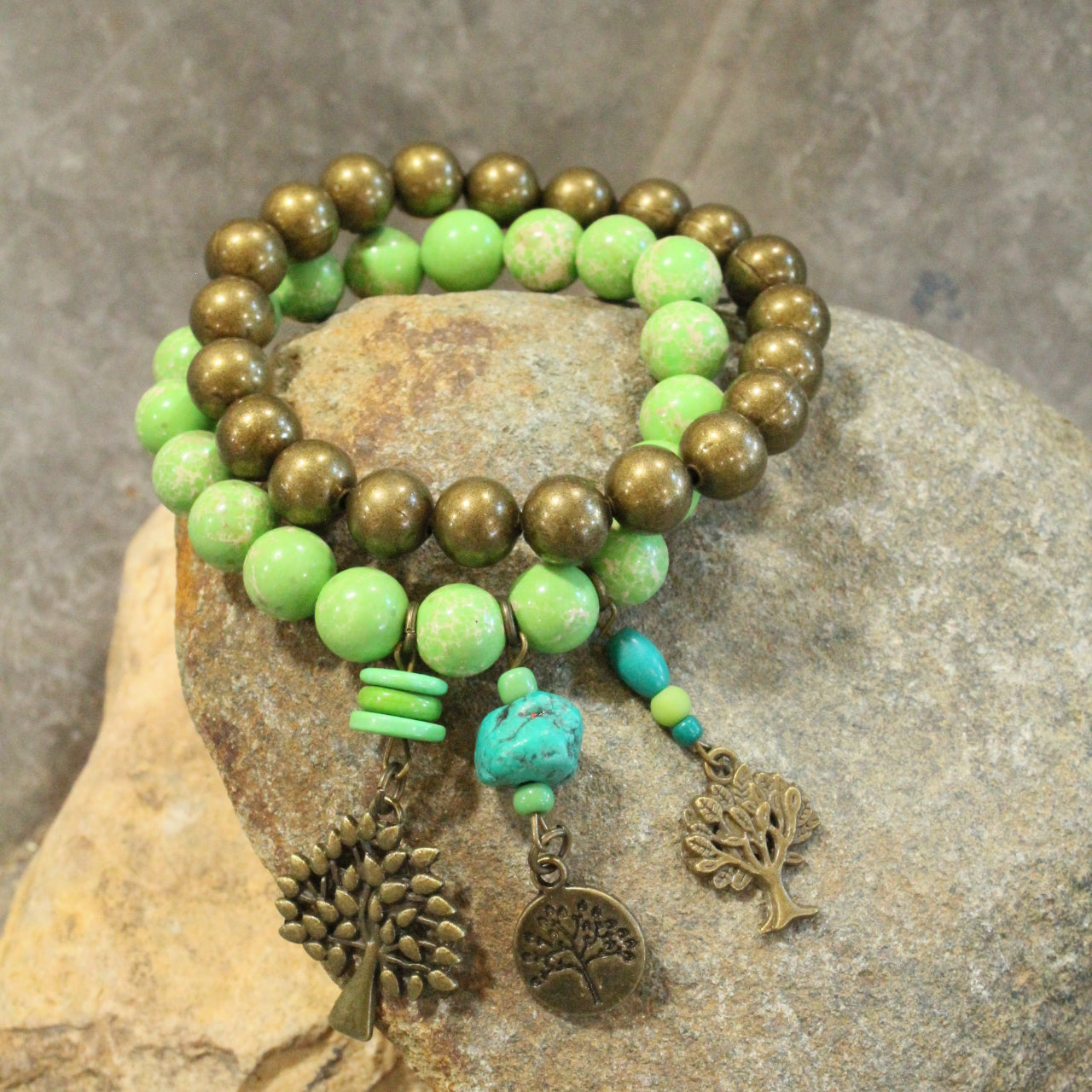 Picking Apples In Summertime Stretch Bracelet Set