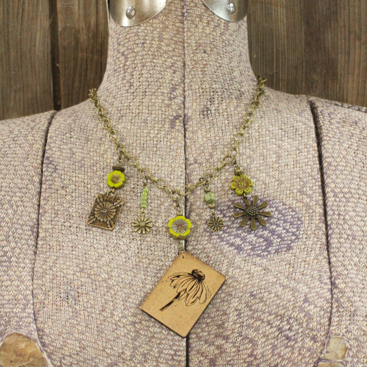 Green As Spring Grass Flower Charming Necklace