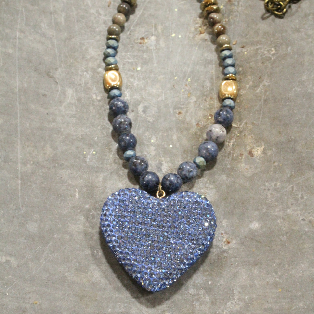 Retro Blue Dazzling Heart & Stone Bead Necklace