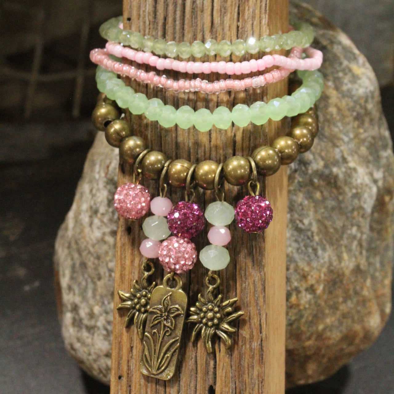 Smell The Iris Garden Green Bracelet Set