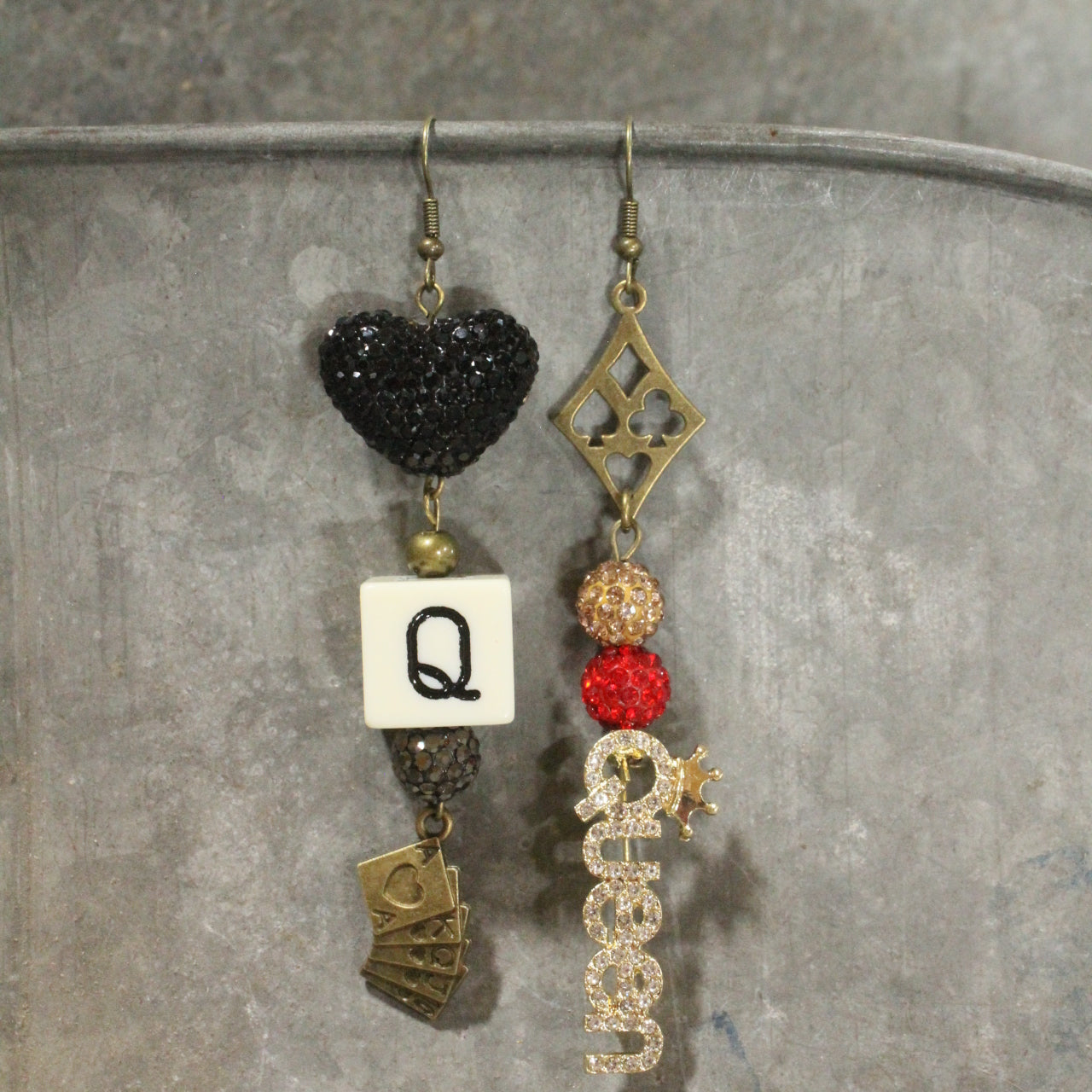 Queen Of Heart Dangle Earrings