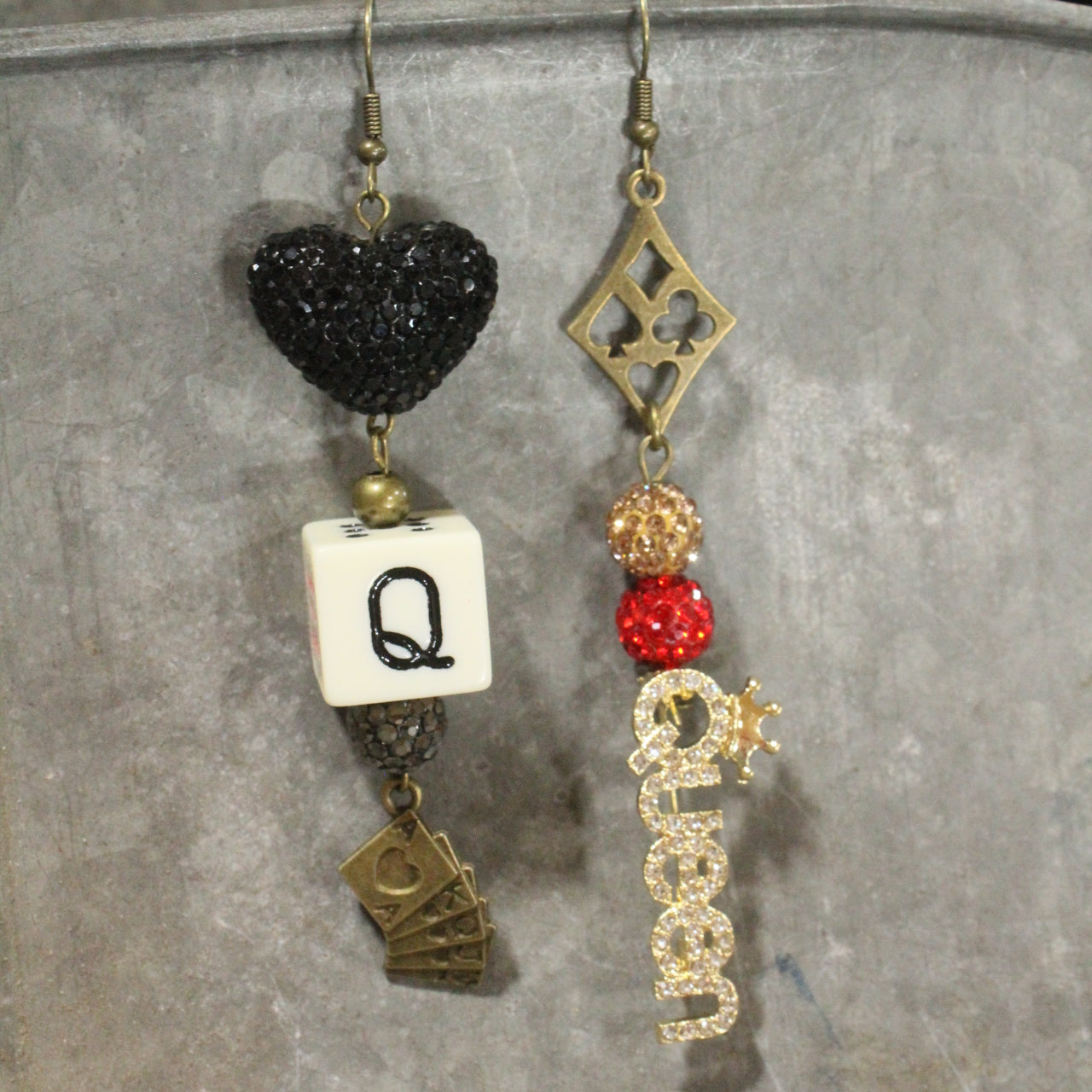 Queen Of Heart Dangle Earrings