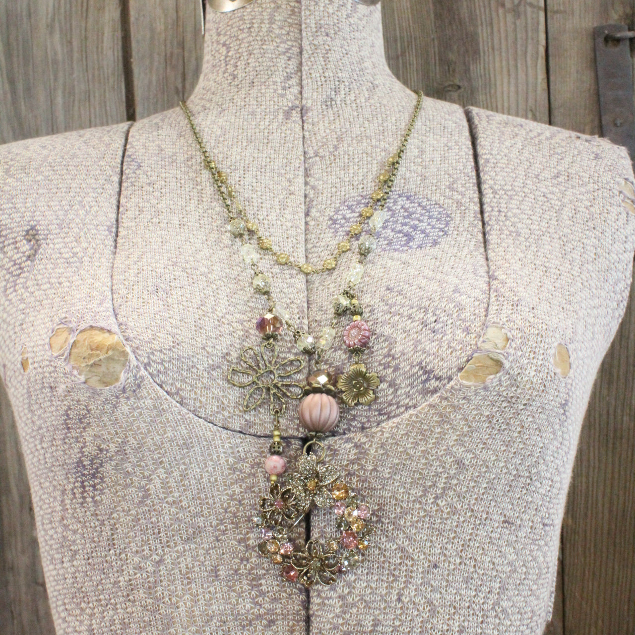 Sparkling Flowers Mauve Metal Flower Charmers Necklace