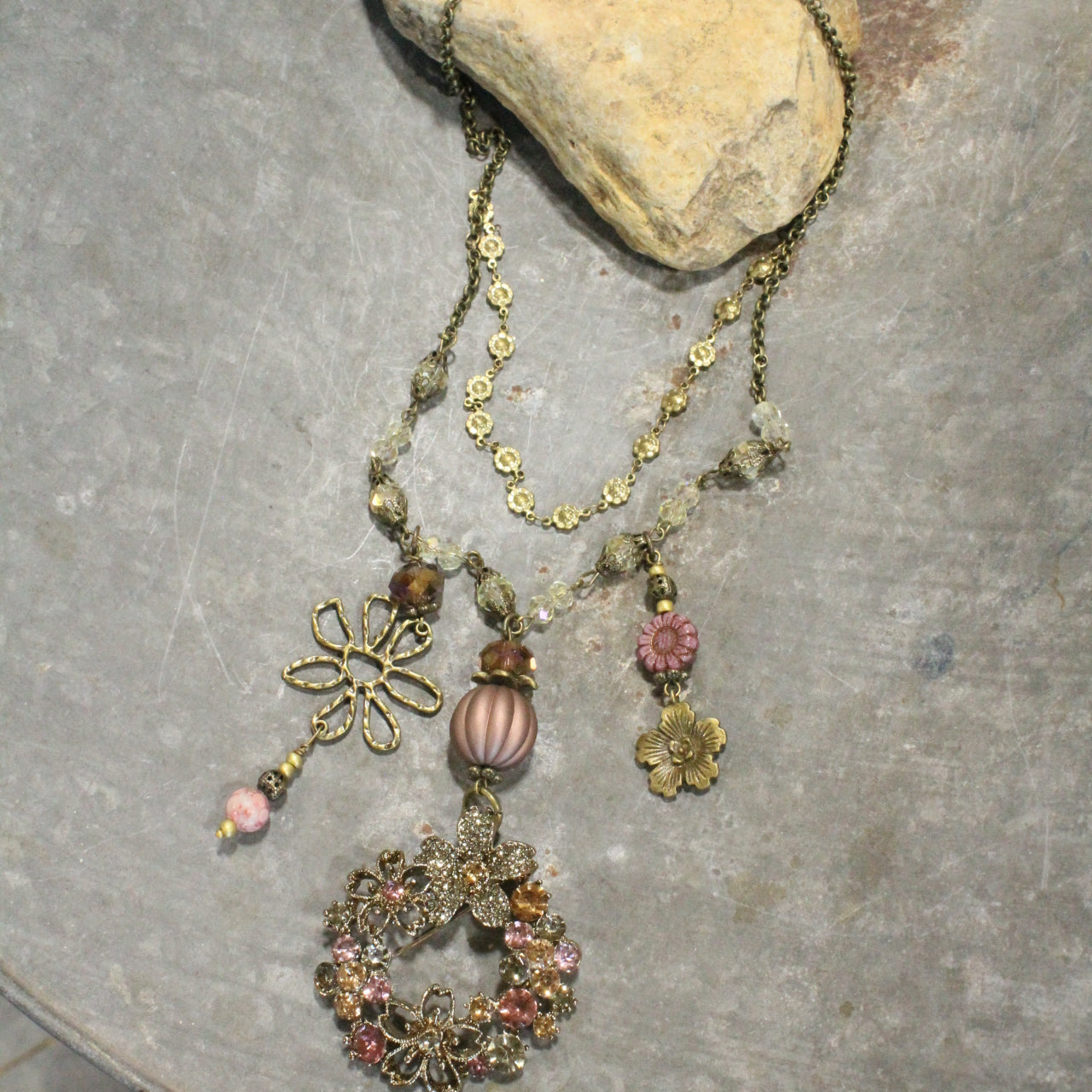 Sparkling Flowers Mauve Metal Flower Charmers Necklace